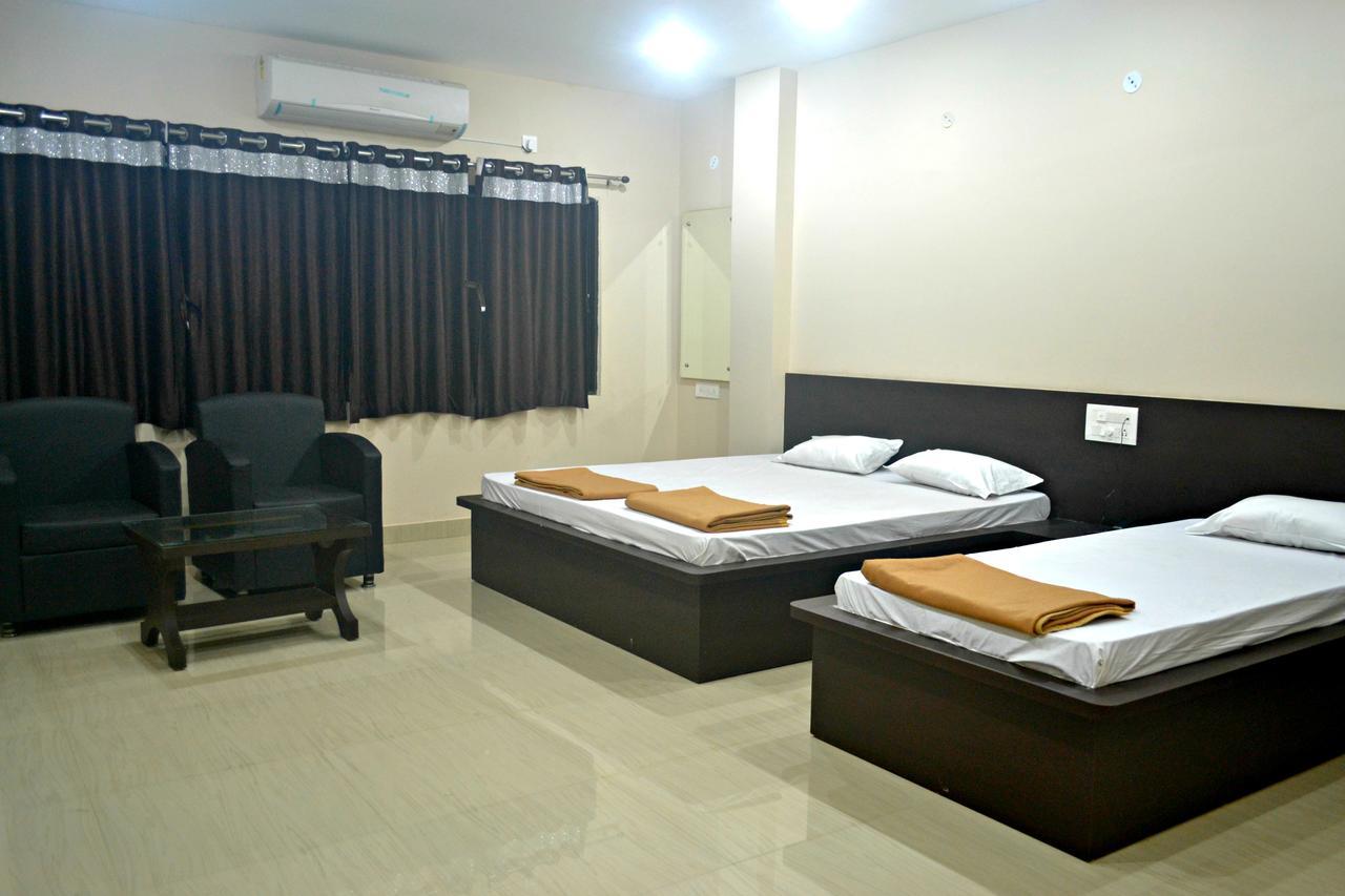Balangir Hotel Bhammars الغرفة الصورة