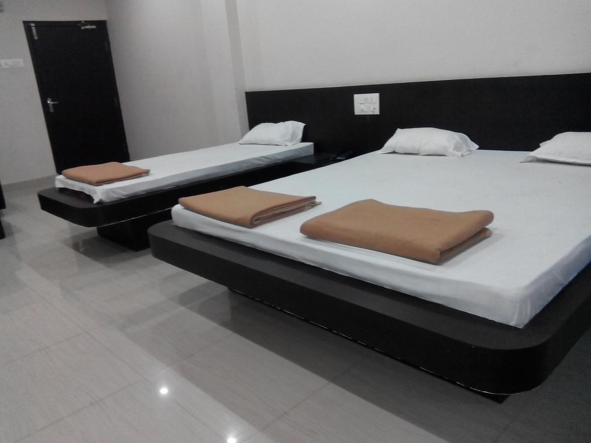 Balangir Hotel Bhammars الغرفة الصورة