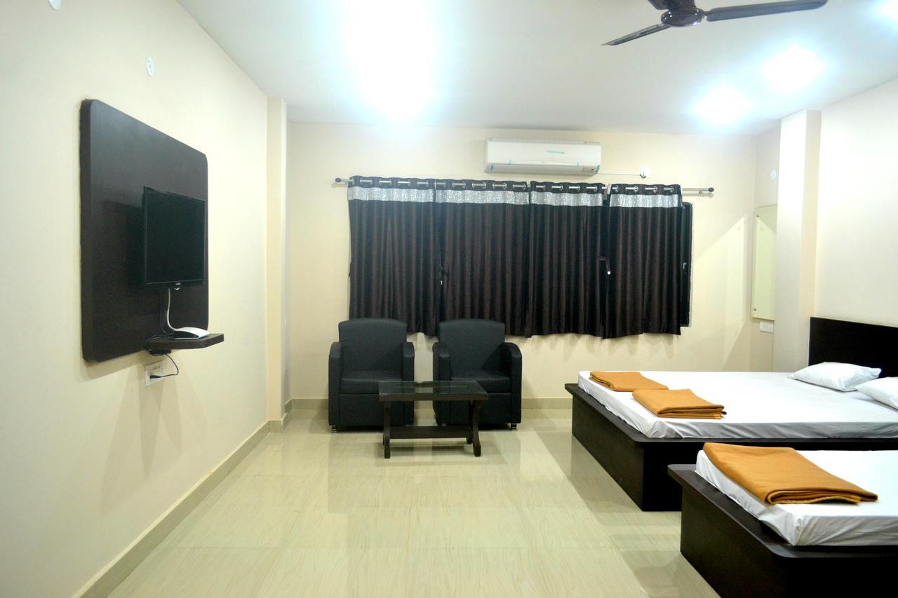 Balangir Hotel Bhammars الغرفة الصورة