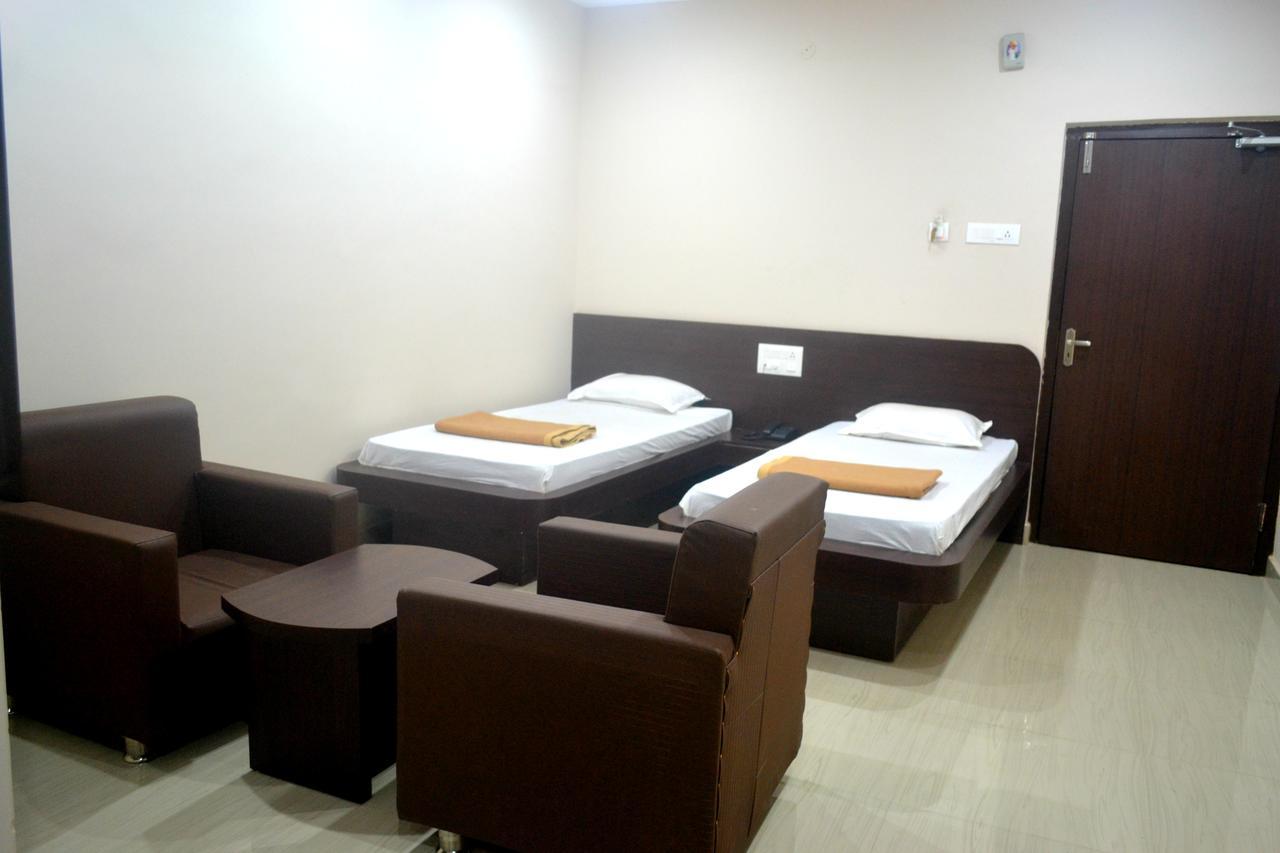 Balangir Hotel Bhammars الغرفة الصورة