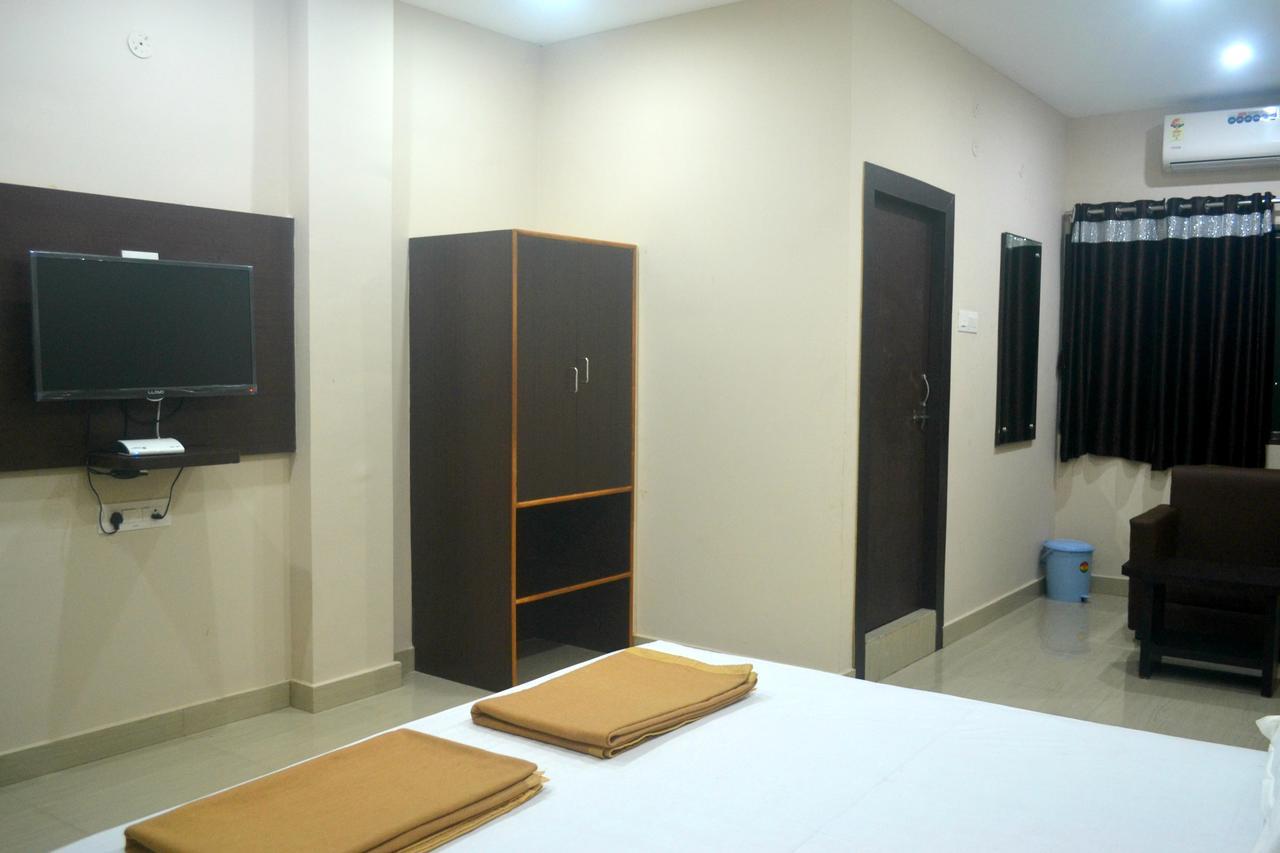 Balangir Hotel Bhammars الغرفة الصورة