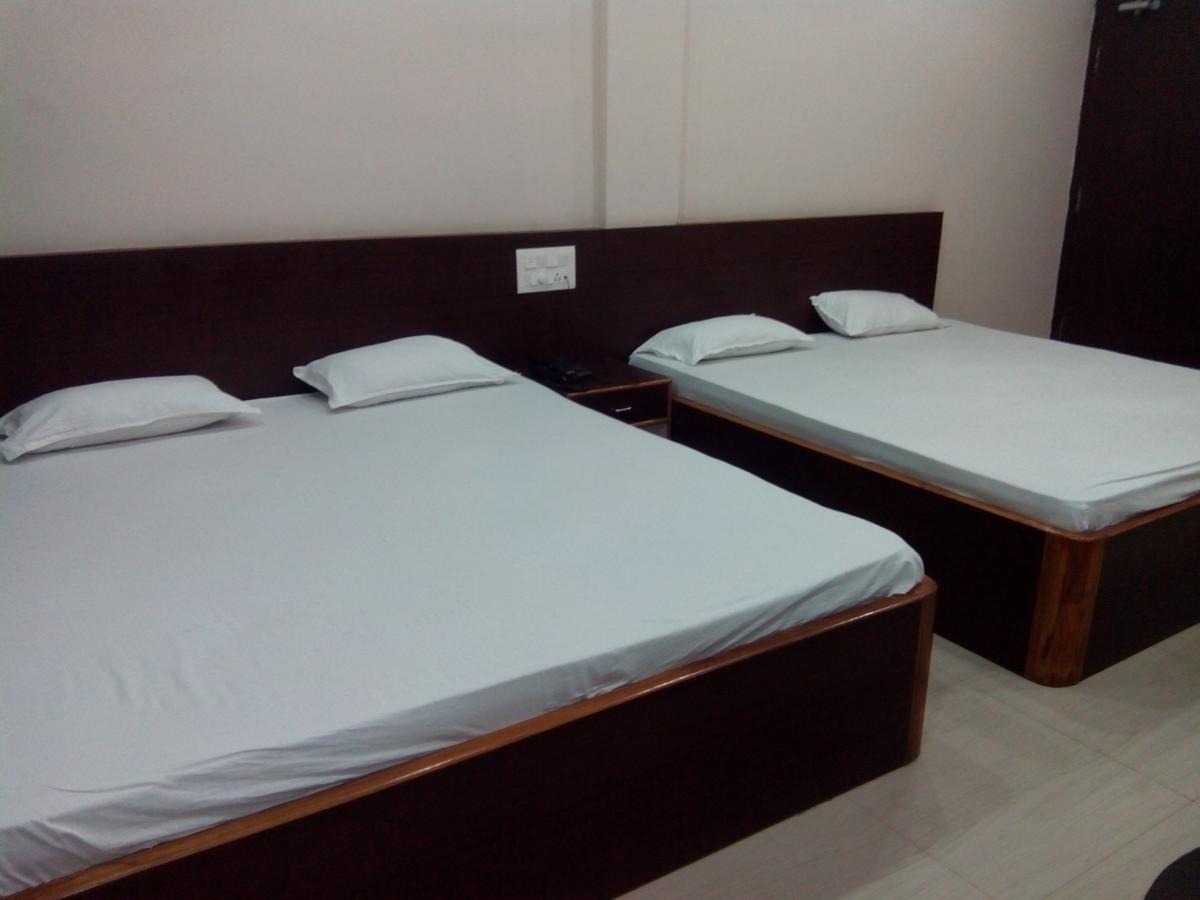 Balangir Hotel Bhammars الغرفة الصورة