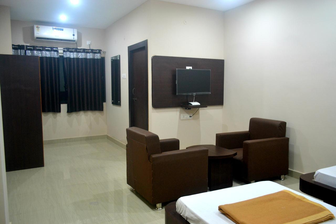 Balangir Hotel Bhammars الغرفة الصورة